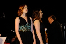 Die Sopranistinnen Sophia Buhl und Tatjana Deutsch