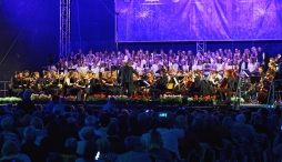 Stimmungsvolle Musik mit dem KJSO u. dem Chor des RSG unter Leitung von Günter Donie