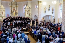 Minutenlanges Standing Ovation einer begeisterten Zuhörerschaft