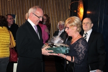 Sigrid und Gerd Mayer bei der Gratulation