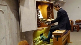 Christian Schmitt an der Lisdorfer Mayer-Orgel