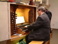 Armin Lamar an der Mayer-Orgel