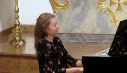 Lisa Saterdag (Klavier)
