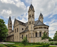 Basilika St. Kastor in Koblenz mit dem Paradiesgarten